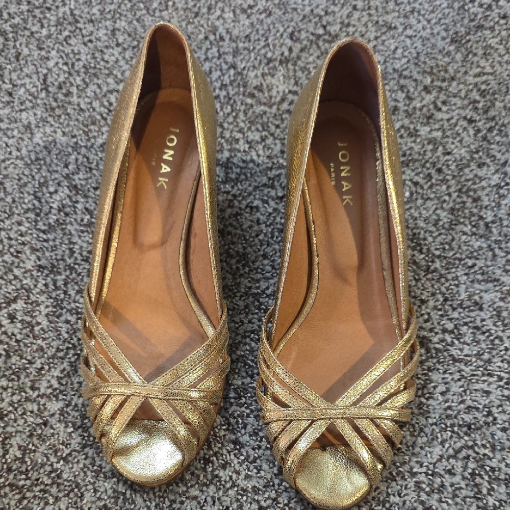 Chic Gold Strappy Heels